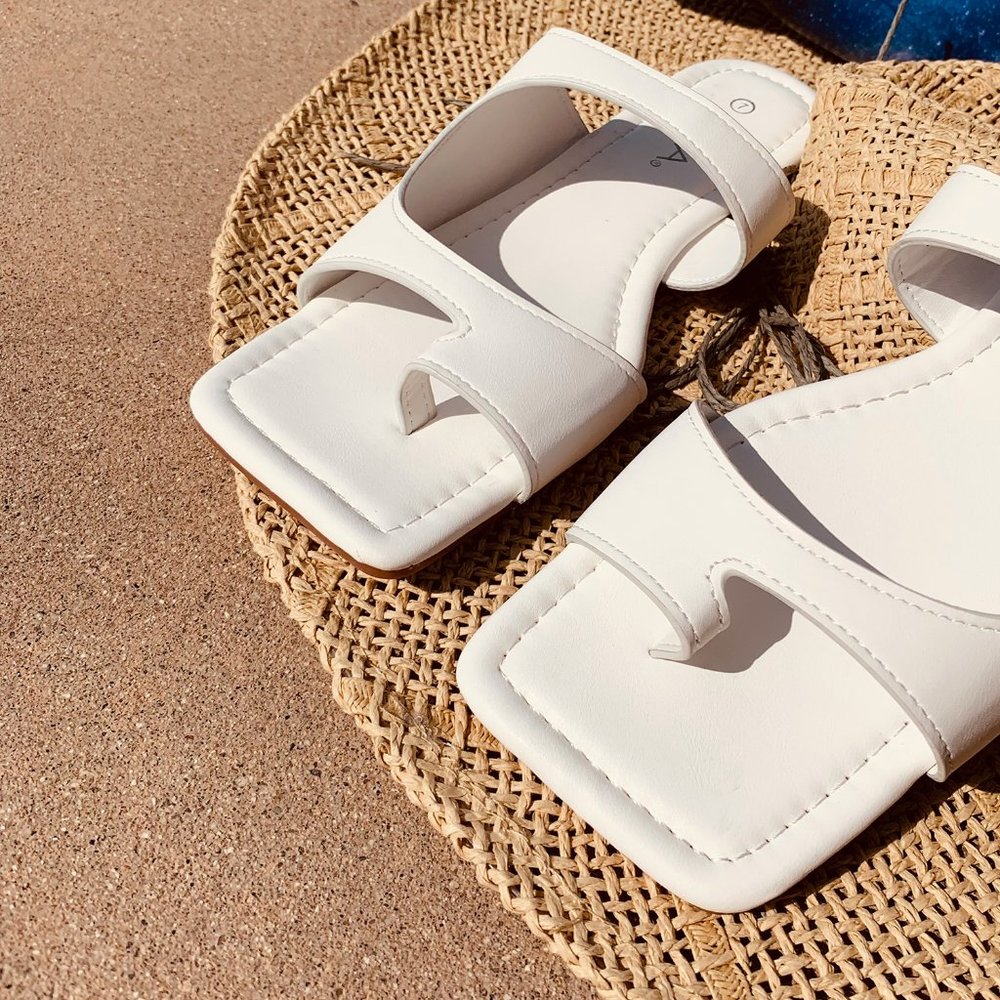 NEW🔥 Square Open Toe Slides Flat Sandals Toe Ring - Picture 4 of 6